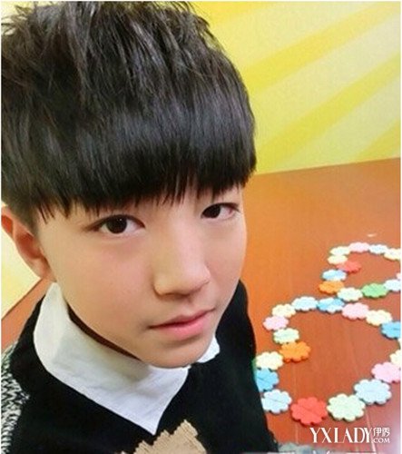 [组图]tfboys录制《少年中国强》 <em>王俊凯</em>痘痘皮