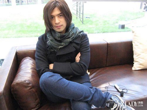 【组图】 陈柏霖房东案后首露面 出席时尚秀 男