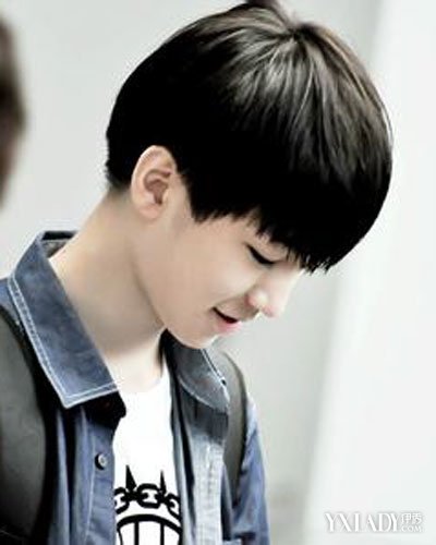 TFboys<em>王俊凯</em>演唱满城花开 锅盖<em>头</em>发型戳爆萌