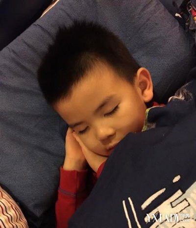 【组图】刘涛<em>儿子</em>曝光<em>发型</em>超萌 星二代小帅哥