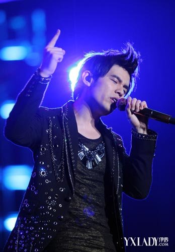 特大号完整版歌词 周杰伦演唱会狂拽<em>吊发型</em>图