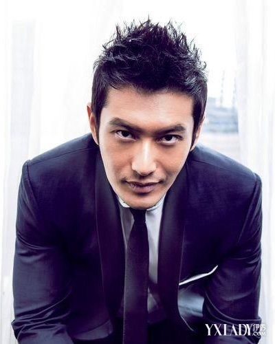 【图】<em>黄晓明发型</em>盘点 圆寸man<em>飞机头</em>时尚_黄