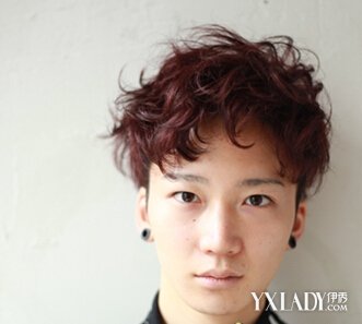 【图】个性<em>男短发烫发发型</em>图片 帅气卷发演绎