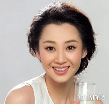 【图】有<em>美人尖</em>适合什么<em>发型</em> 显露迷人<em>美人尖</em>