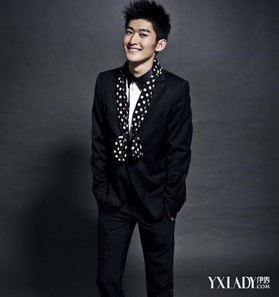 【图】<em>怎么用发胶</em>抓<em>发型</em> 美发达人为你支招(2