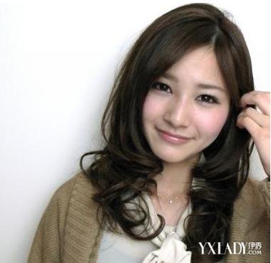 【图】女生额头<em>太宽适合什么发型</em> 轻松修<em>脸</em>又