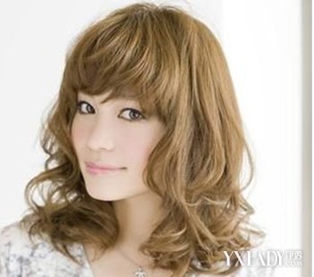 【图】女生额头<em>太宽适合什么发型</em> 轻松修<em>脸</em>又