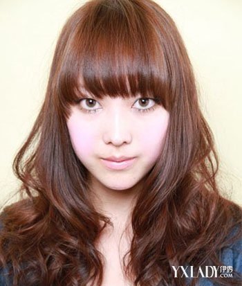 【图】<em>中长发小波浪卷发型</em> 清新靓丽气质可人