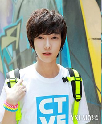 【图】最新<em>发型男</em> <em>韩系</em>男生亲身示范_最新<em>发型</em>