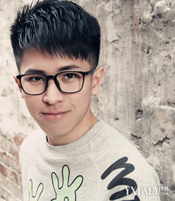 【图】适合<em>戴眼镜</em>的<em>发型男</em> 简单造型不失帅气