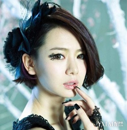 【图】一边<em>长</em>一边<em>短</em>的<em>发型女</em>图片 戚薇4款时尚