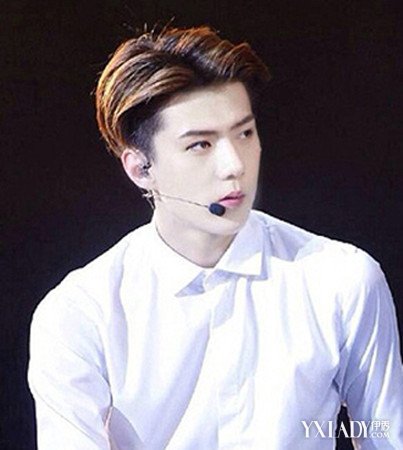 【图】<em>男士中分发型</em> 清爽又帅气_<em>男士中分发型</em>