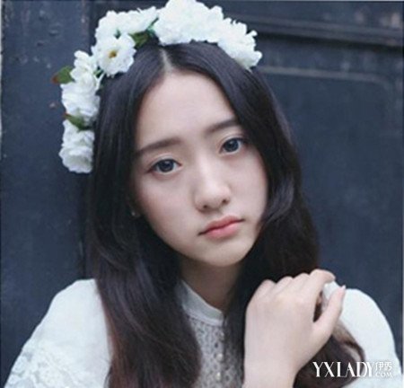 【图】<em>方脸中长发卷发发型</em> 甜美气质发型随心