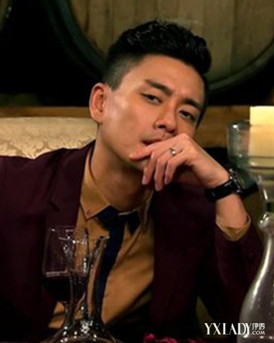 【图】流行款2012<em>鲨鱼头发型</em> 5款发型让你散