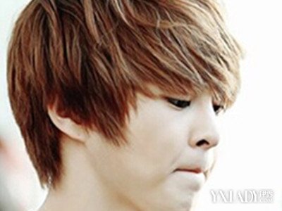 【图】最新款<em>男士中分烫发型韩式</em> 打造帅气型