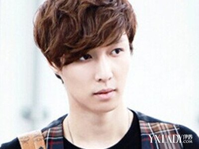 【图】最新款<em>男士中分烫发型韩式</em> 打造帅气型