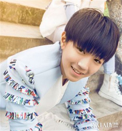 【图】<em>王俊凯发型</em>大盘点 8款清新男生发型尽显