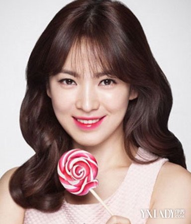 【图】<em>短披肩发烫发发型</em> 披肩烫发打造完美女