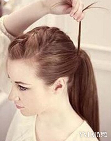 【图】<em>露额头马尾发型步骤</em> 四步拥有甜美可爱