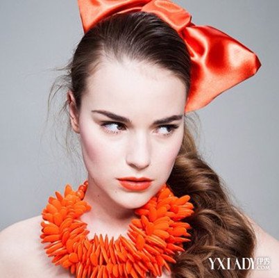 【图】<em>及肩发型气质扎法</em> 时尚扎发提升优雅气