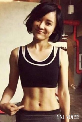 【图】<em>袁姗姗</em>短发<em>帅气</em>秀腹肌 <em>马甲线</em>突显翘臀
