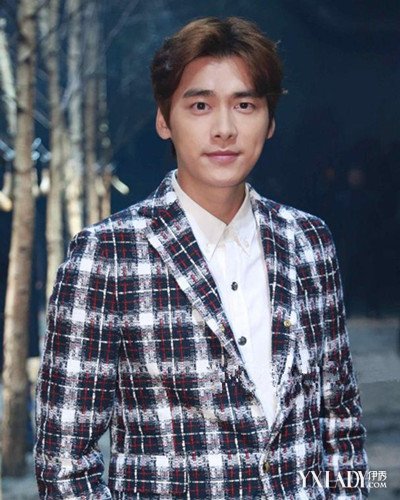 【图】男<em>中分发型</em>图片 盘点<em>男性</em>的<em>中分发型</em>有