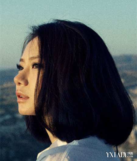【图】盘点<em>戚薇中长发发型图片</em> 几款发型帮你