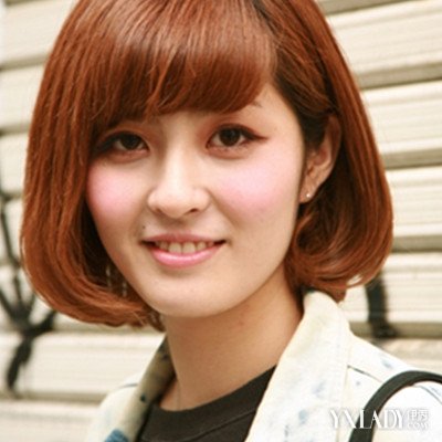 【图】<em>脸大女生超短发发型</em> 轻松瘦脸显气质_脸