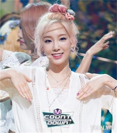 【图】韩式花<em>包头</em>蓬松<em>发型设计</em>推荐 简单扎发