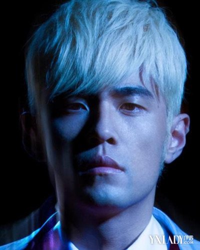 【图】盘点<em>白头发</em>帅气男生照片 <em>白发</em>发型更显