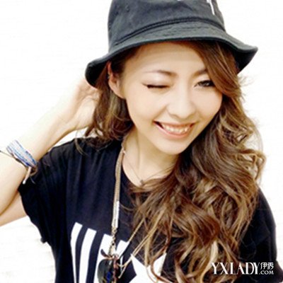 【图】<em>妈妈长发烫发发型</em> 演绎最时尚的潮流范