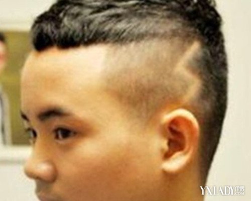 【图】男士最新<em>刻痕</em>发型盘点 霸气<em>刻痕</em>发型让