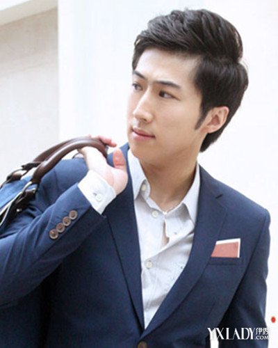 【图】中分<em>三七分发型男</em>图片 偏分打造<em>复古</em>美