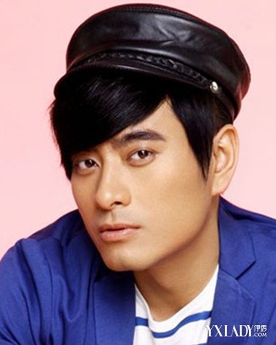 【图】中分<em>三七分发型男</em>图片 偏分打造复古美