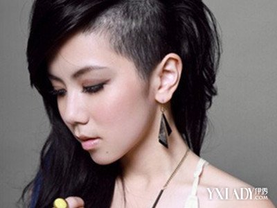 【图】<em>女生剃两边短发发型</em>帅气又潮流 3款让你