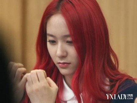【图】<em>郑秀晶</em>染红<em>头发</em>图片 寒冬美得像妖精_郑