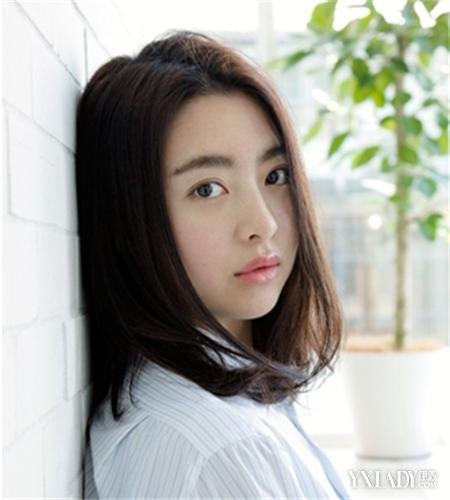 【图】大卷内扣齐肩中长发发型 简约修颜显气质_大卷内扣齐肩中长发_伊秀美容网|yxlady.com