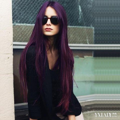 【图】<em>女生长直发</em>紫色<em>发型</em> 时尚帅气又个性(3