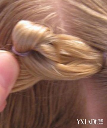 【图】女童<em>漂亮发型梳法</em> <em>小女孩</em>甜美编发教程