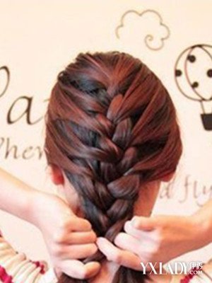 【图】揭女生中<em>短发满头小辫子发型</em>图解 六步