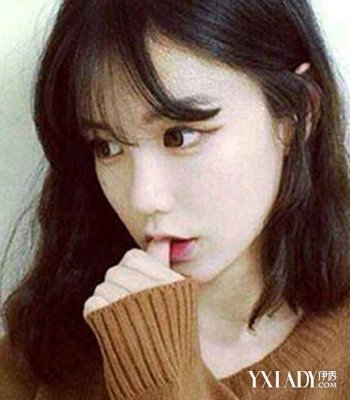 【图】<em>黑发中长发</em>烫发<em>发型</em>图片欣赏 4款<em>梨花</em>头