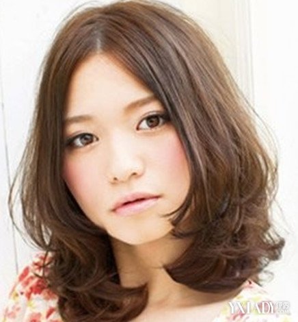 【图】<em>女生</em>高<em>额头</em>中分短发<em>发型</em> 可爱大方又修