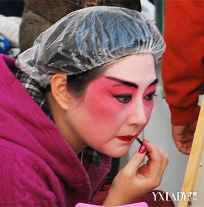 【图】旦角化妆 带你了解多彩博大的京剧文化