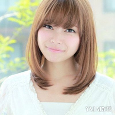 【图】<em>学生中长发微卷发型</em> 简单造型显甜美_学