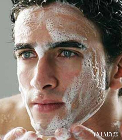 【图】男生用什么洗脸会变白 让你消除脸黑的