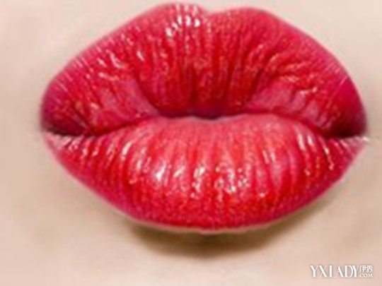 【图】嘴唇脱皮的原因有哪些? 介绍6种措施让