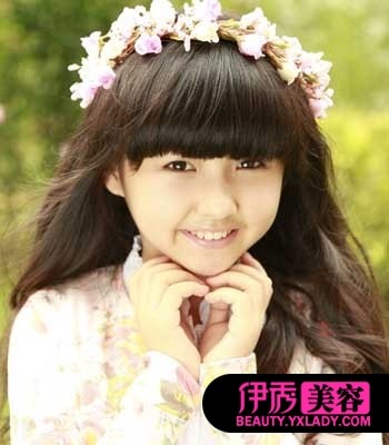 <em>儿童时尚发型</em>视频+秀出小女生纯真个性