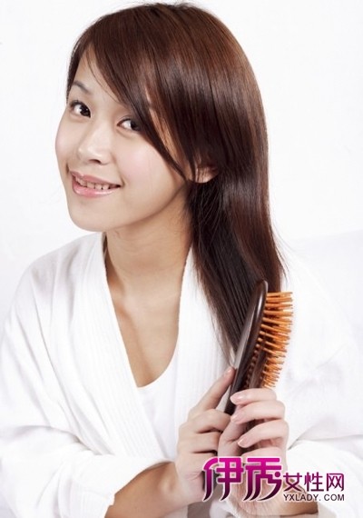 <em>防止头发脱落</em> 梳头方法不容忽视_身体护理_美