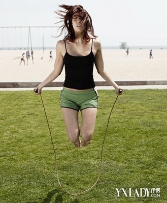 跳绳减肥法 一个月减八斤(4)_另类减肥_美体-伊