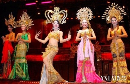 泰国最美人妖赴中国隆胸